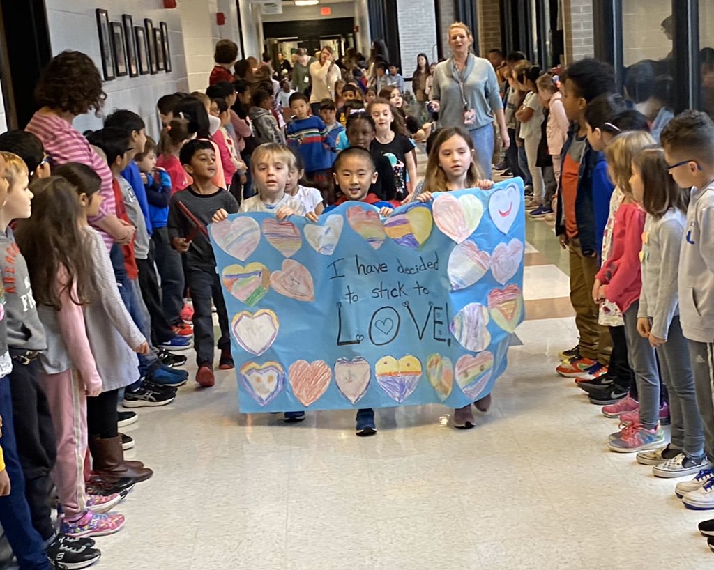 lwesprincipal's tweet photo. What a great unity parade our K students put on today in honor of Martin Luther King Jr.’s birthday!! ❤️#lwesgators @FultonCoSchools @FultonNWLC @mshowardedu @BO1LER11 https://t.co/ggiZ5PVVrx