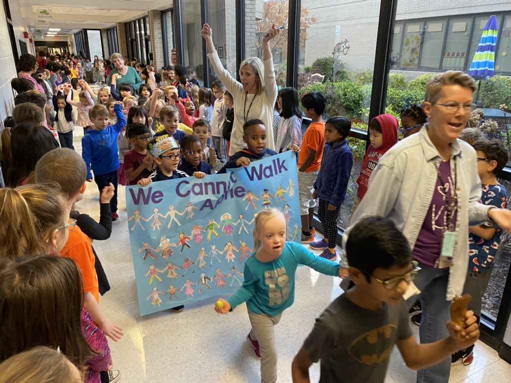 lwesprincipal's tweet photo. What a great unity parade our K students put on today in honor of Martin Luther King Jr.’s birthday!! ❤️#lwesgators @FultonCoSchools @FultonNWLC @mshowardedu @BO1LER11 https://t.co/ggiZ5PVVrx