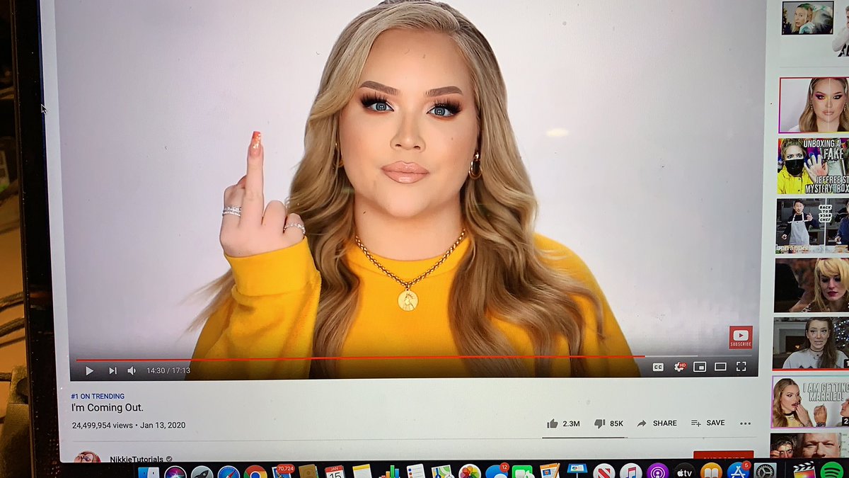 peaceoutshelly's tweet image. I’m literally sobbing. Im so proud of you @NikkieTutorials! Middle fingers up to the haters. Can’t believe people would be so disgusting. #nikkitutorials