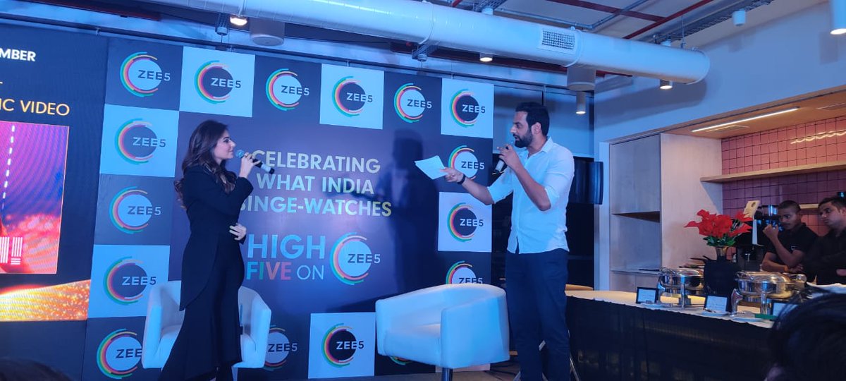 ZEE5India's tweet photo. Congratulations to the song which made everyone groove! @Sunnyleone's #HelloJi wins the award for the most viewed song!
#HighFiveToZEE5 @TheKanikakapoor @SunnyLeone
Watch it live here: https://t.co/XKqOq6S5MY
#ZEE5Awards #OTTAwards #HighFiveToCelebrations
@ZEE5Premium @ZEE5Shows https://t.co/c8DHg9Oj9e