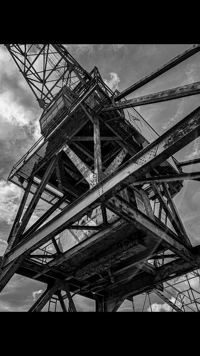 Poésie, musiques électroniques &amp; arts numériques pour explorer des sites industriels en friches (dont la fameuse Grue Wellman des Bassins à flots) : c’est Mémoires en friche du collectif <a href="/stimbre/">STiMBRE</a> 🏗
👉 bit.ly/MEFtype