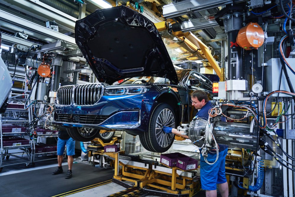 HeadlightNews_'s tweet image. BMW is taking a stake in Silicon Valley start-up Alitheon to help improve its product development process using AI. The amount investment wasn&apos;t revealed. bit.ly/3acsYWC #BMW #Alitheon