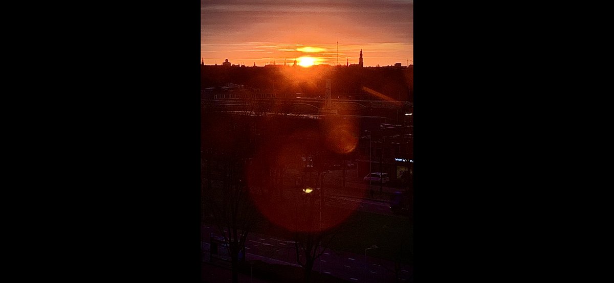 DaiichiSankyoNL's tweet photo. De werkdag starten met dit uitzicht vanuit ons kantoor aan de kabelweg, geen probleem! #uitzicht #winter #ochtend #Amsterdam #Kabelweg #DSNL #DSE https://t.co/cuHmXfagKT