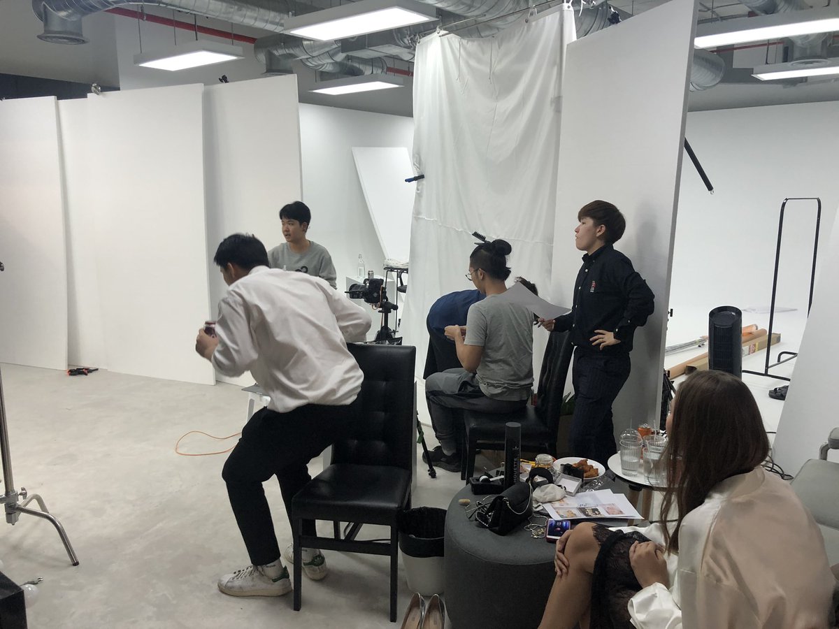 Aadi_v's tweet photo. When demand for cataloguing services is high and makeshift walls are all you can do in the studio to accommodate two clients :) #struggleisreal @Zilingo #thailand #platformservices Striving to build the one stop platform for all merchant needs! @tushargh95 https://t.co/pyFmNKXRil