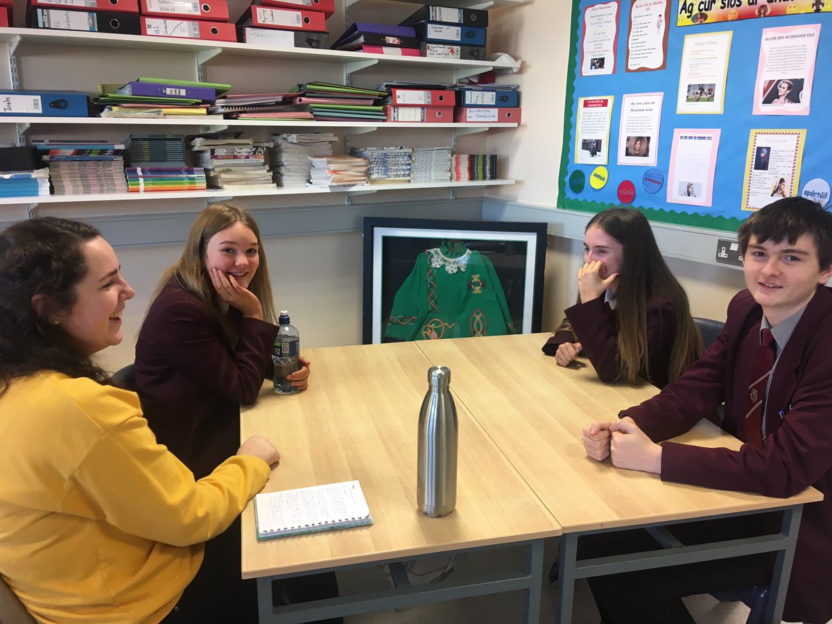 GaeilgeASNP's tweet photo. Our Language Ambassadors are in from @ModLangs_QUB today to mentor our GCSE students. A great bonus to our GCSE Irish students @NICILT @stpaulsbbrook #gabhlegaeilge https://t.co/xMC43cb0sl
