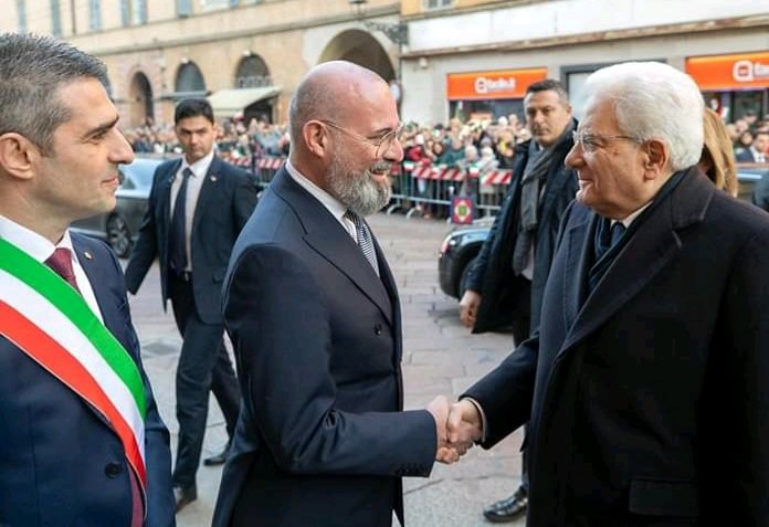 NazionalP's tweet photo. Credete davvero che il popolo italiano debba ancora essere #Ninnato da un capo di stato che costa 282 milioni di € ogni anno tra reggie savoiarde e corazzieri ludidati con il #Sidol.
Non pensate sia giunto il momento che i cittadini italiani si votino il loro presidente? https://t.co/BaWWczIOMB