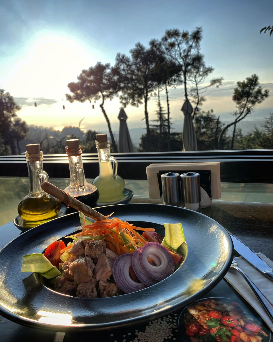 SupraCamlica's tweet photo. Kesinlikle Ton Salatamız adı gibi ağır değildir😉
.
.
.
#SupraÇamlıca #İstanbul #Manzara #Yeşil #Tepe #Boğaz #Köprü #Deniz #Lezzet #Doğal #Ton #Balık #Salata #Sağlık #Doyurucu #Doludolu https://t.co/rPsKCP2q06
