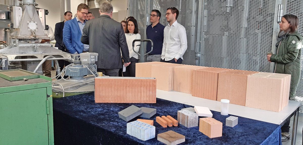 During the second day of the Plenary Meeting in #Nuremberg, THN showed the partners its laboratories and the Pilot Line taking part into the LightCoce project. What an interesting visit, Thanks THN! #lightcoce #h2020 #lightweight #materials