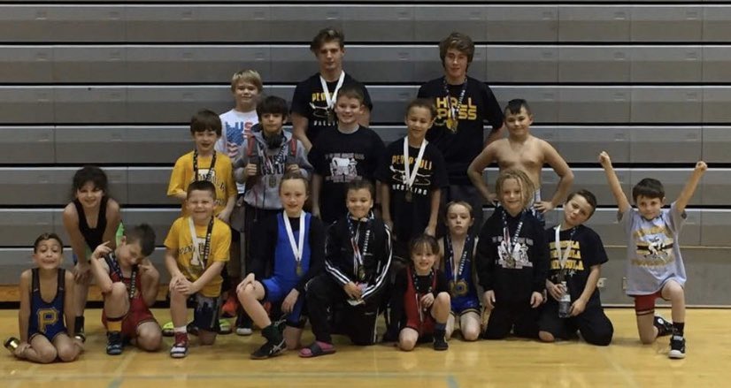 gsampson178's tweet image. In honor of #TyroneSWoods, I’m posting this photo circa 2017 of just some of the kids who have benefited from the #tyroneswoodswrestingfoundation. 🇺🇸❤️⚓️🐸🤼‍♀️ Check out their website tswwf.org