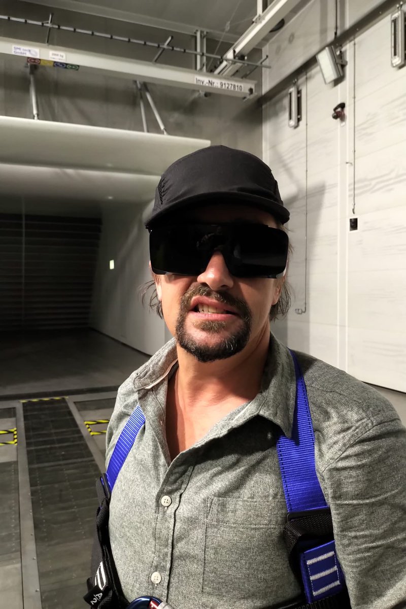 RichardHammond's tweet image. Join me on here tonight when I’ll be ready for your comments as I explore the biggest car factory in the world in the first episode of my new series, Big. Tonight. Discovery, 9pm GMT. We can watch it together. I wore safety glasses.