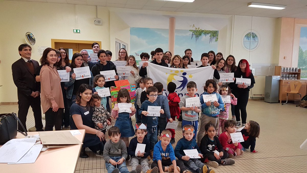 valencastillomu's tweet photo. @eTwinningFrance @eTwinningEurope
@eTw_Poitiers 
@acpoitiers 
@eduscol_LV 
Cérémonie labels qualité européens au #lycéeÉmileRoux #Confolens.2 projets récompensés, élèves de 4 à 16 ans (école maternelle, collège et lycée) #espagnol #francais #SVT #DeveloppementDurable #migrations https://t.co/GidEAM8ACN