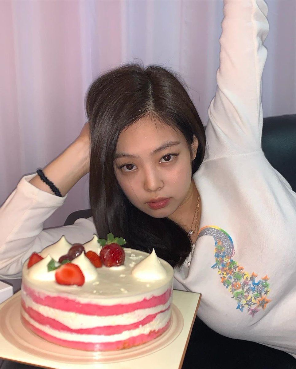 🎂🎂🎂🎂

#우리의_빛_김제니_생일축하해
#AngelJennieDay
