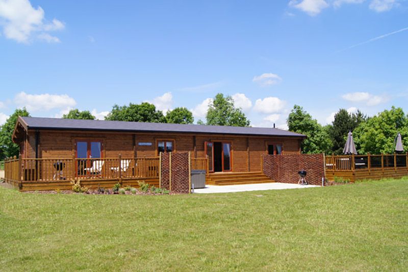 TheHolidayCots's tweet photo. โณ #LateAvailability โณ
A last-minute 3-night stay is available at @fynnvalleyhols from Fri 24th - Mon 27th of January.
๐น 4 guests - now ยฃ470.70.
๐น 2 guests - now ยฃ418.40.
๐๏ธ Sleeps 1-6
https://t.co/PgaB5ndqmL
#Witnesham #Ipswich #Suffolk #HolidayLodge #HotTub https://t.co/5D5WR60lK8
