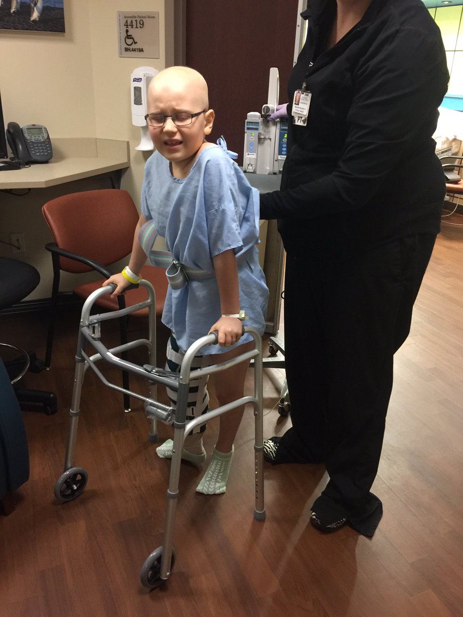 alexs_journey's tweet image. 3 years ago and just days after his first life saving surgery at Kansas University Hospital @KUHospital he had to start Physiotherapy immediately. His surgeon came in on Sunday in his own time to check up on Alex and change his bandages. We are grateful. 🇺🇸🇬🇧🦿#AlexandersJourney
