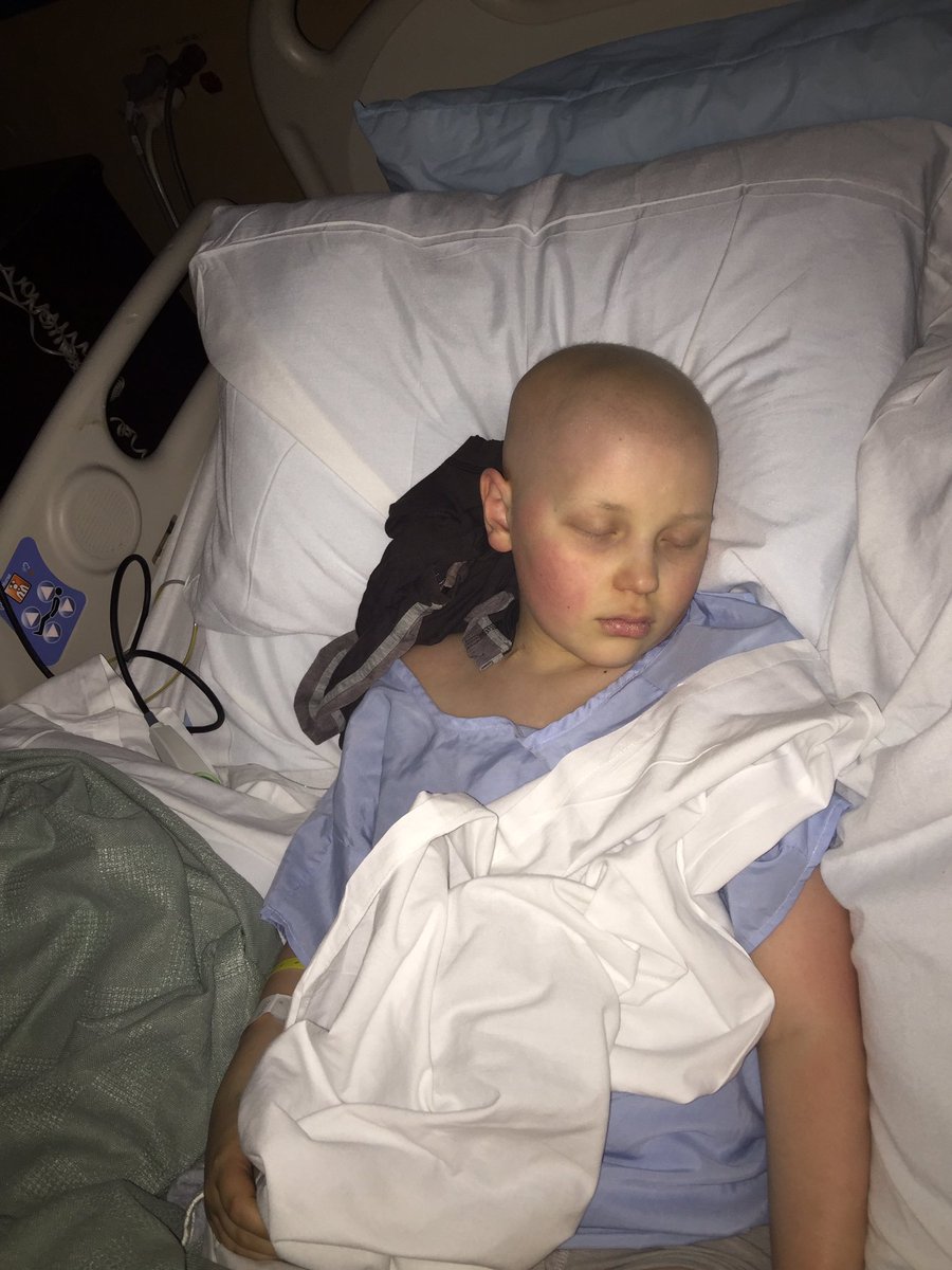 alexs_journey's tweet image. 3 years ago and just days after his first life saving surgery at Kansas University Hospital @KUHospital he had to start Physiotherapy immediately. His surgeon came in on Sunday in his own time to check up on Alex and change his bandages. We are grateful. 🇺🇸🇬🇧🦿#AlexandersJourney