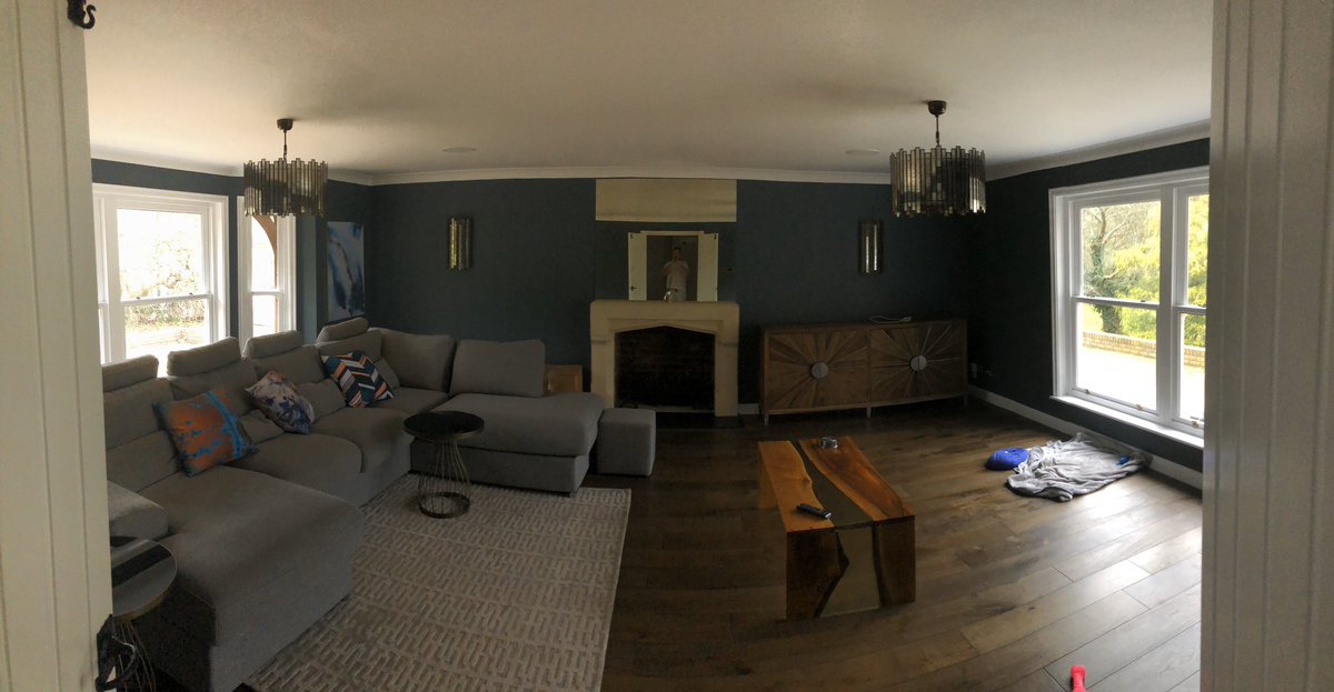 CjDecoraters's tweet photo. Lounge completed do like a dark colour against the white. 👌🏻

@TrustATrader @YourSouthend @DuluxDecCentre @TopTradesmenUK @ValsparPaintUK @LeighOnSeacom @DTPaintExpert #decorating #painters #essex #decorators https://t.co/lK0togR0sy