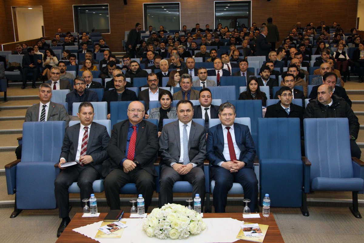 kopidaresi's tweet photo. Yozgat Valisi Sn Kadir Çakır'ın katılımlarıyla; Başkanlığımızca yürütülen KOP Bölgesinde Okuma Kültürünün Geliştirilmesi Projesi (#KOPokuyor) ve KOP Sosyal Gelişim Programı (#KOPSOGEP) kapsamında 2020 Yılı Mali Destek Tanıtım Toplantısı @YozgatValiligi Toplantı Salonunda yapıldı. https://t.co/R8joojcyLR
