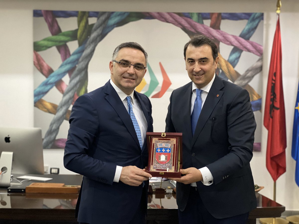 besnik_tahiri's tweet photo. Great meeting with @AldrinDalipi, President of Governorate Council of #Tirana region. Felt amazed to hear about successful #intermunicipal #locdev initiatives & 2020 social cohesion programs. Agreed to continue our cooperation & share best practices managed by @Qarku_Tirane 🇽🇰 🇦🇱 https://t.co/WBNgLwSGGA