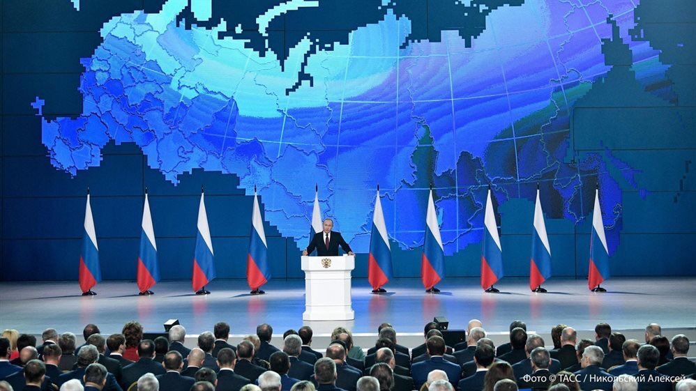 Путин говорит о том, что важно сконцентрировать усилия на первичном звене,продолжить развертывание ФАПов.Поручил ОНФ взять это на контроль.В 2019 году младенческая смертность достигла рекордного минимума в стране. В УО за 10 мес 2019 года она уменьшилась на 25,5% #послание2020