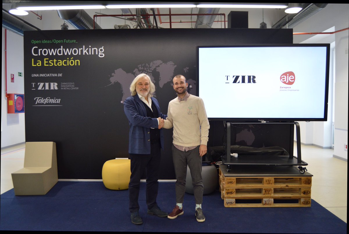 ajezaragoza's tweet photo. #soyAJE Hoy nuestro presi @PTR_imascono y Luis Barcelona CEO de @TZIR_ han firmado el primero de muchos convenios de colaboración de este año. Este centro de innovación 🔝 patrocinará el 🆕 #ForodeDesarrollo sobre #retail para #sociosAJE   
#AjeZaragoza #formacion https://t.co/jI5eB0kZvp