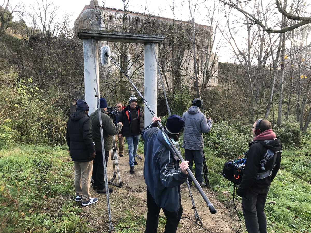BambantAPunt's tweet photo. #Alcanar, #Ulldecona, #laJana, #laSalzadella, #laTinençadeBenifassà. Recordem aquesta foto del #rodatge pel #BaixMaestrat a la vore del riu #Sénia. El programa complet està ací 👉 https://t.co/NZPiMyf18X https://t.co/cFpN7wCiA1
