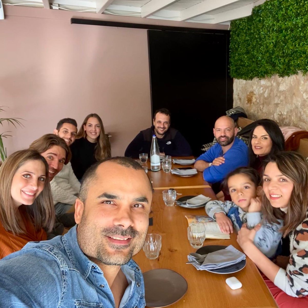 NicolaSmyrnakis's tweet photo. #surprise #theyambushedme #birthdaycake #evaorganizedeverything #thankyou #GrapseIstoria #theyatemybook https://t.co/E01XdaBmUF