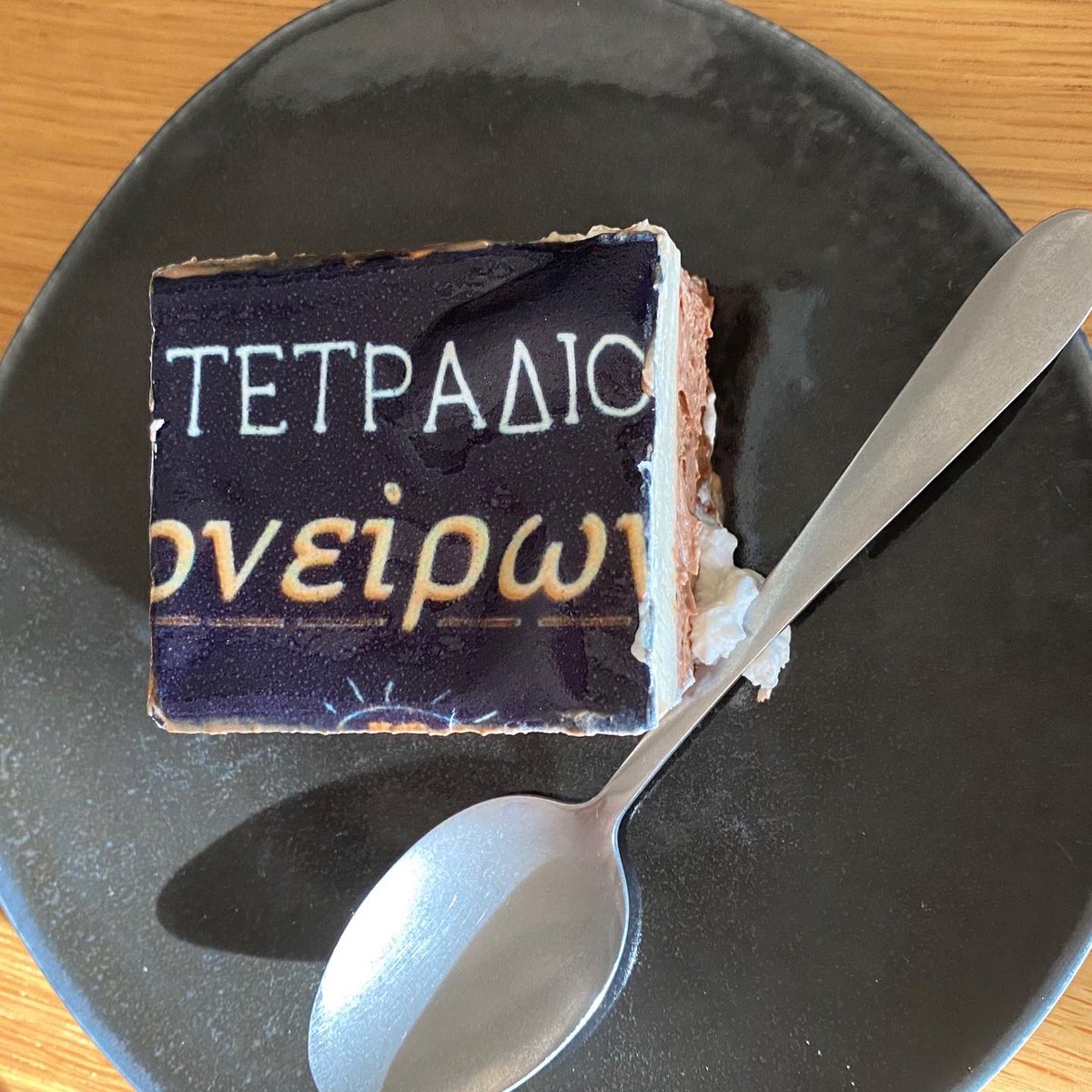 NicolaSmyrnakis's tweet photo. #surprise #theyambushedme #birthdaycake #evaorganizedeverything #thankyou #GrapseIstoria #theyatemybook https://t.co/E01XdaBmUF
