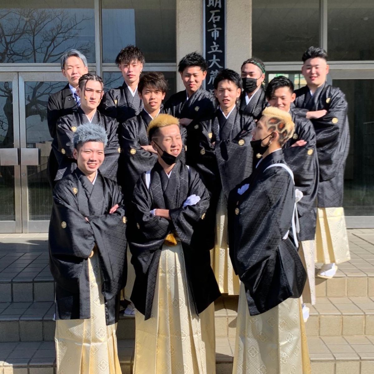taika0804's tweet photo. ㊗️ 成人式
人生で最大で最高のイベントやった。
これ以上おもろいことこれからある？
なんせヒョウ柄目立ちすぎた😂 https://t.co/0XTbhkdoMC