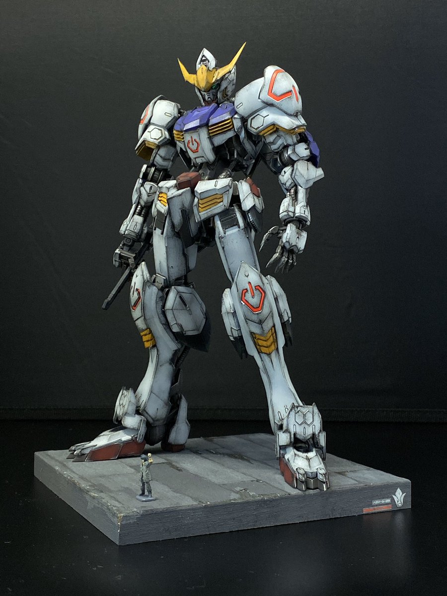 ドンまさる 年初作品となります Mgバルバトス 完成 今回もいつも通り 黒立ち上げ ドライブラシによるウェザリングでフィニッシュ 自分らしさ全開で製作できました アレンジ効いてるデザインですが やはりバルバトス はかっこいいですね