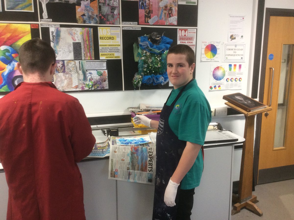 Class 16V enjoyed their Art lesson at Woodchurch High School yesterday. #workinginpartnership #inclusion #wideninghorizons