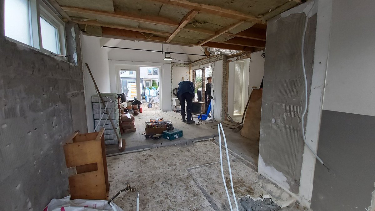 broekmanvof's tweet photo. Deze woning wordt volledig aangepast en geschikt voor rolstoelgebruik: de hele benedenverdieping is zonder drempels en alle deuren zijn verbreed. Door de woning volledig #rolstoeltoegankelijk te maken, leveren we een bijdrage aan optimaal woonplezier. https://t.co/f1saxe2xZP