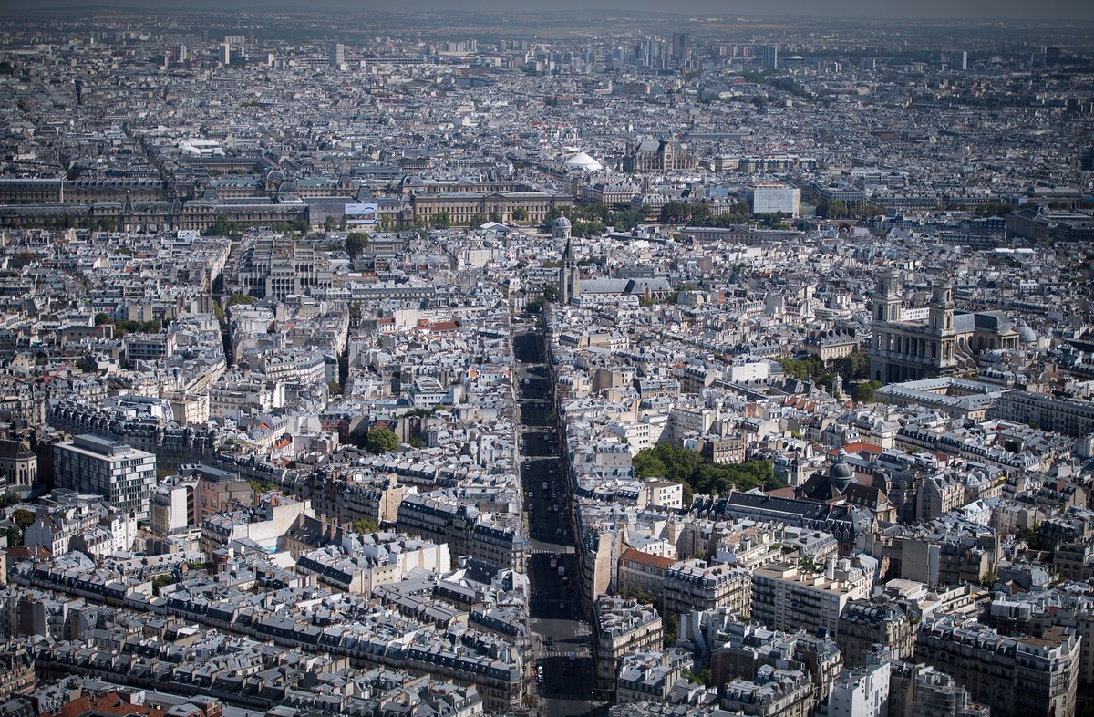 laforet_guad's tweet photo. Les notaires se sont intéressés aux évolutions des #prix selon qu'il s'agisse d'acquéreurs français ou étrangers 🏢#InvestissementImmo https://t.co/DY5XrWhgNg https://t.co/w0578CS5bq