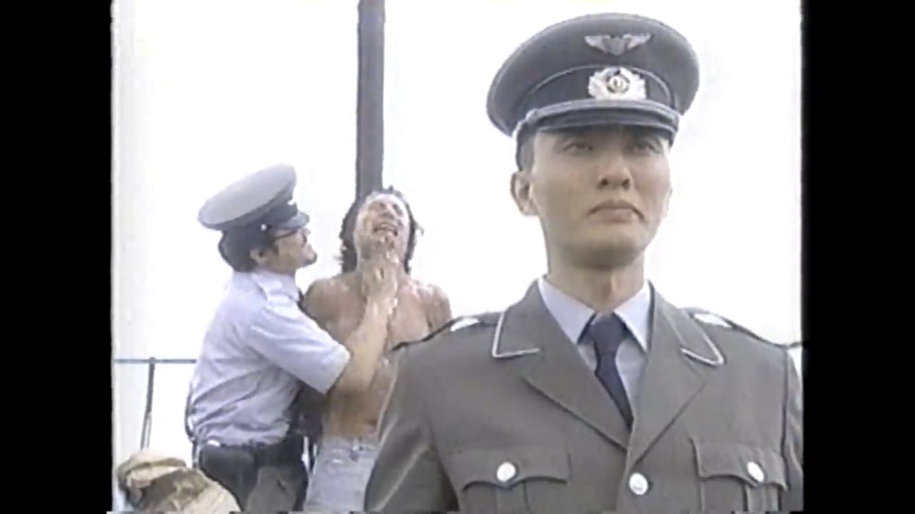二郎系ラーメンと化した3pin 昔 世にも奇妙な物語 の 懲役30日 で 松重豊演じる刑務所の看守が東独空軍士官制服を着ているのを指したニコニコ動画のコメントの 東独のグルメ を見たとき 真の才能の無駄遣いを見たような気がした T