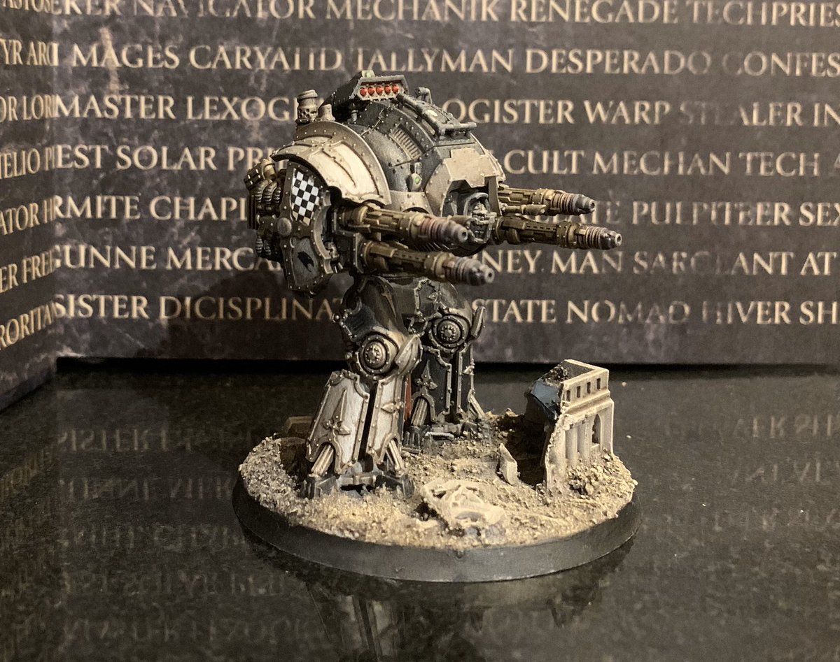 TheForgeofMars's tweet photo. Well I thought that it’s was only right that I added a #Porphyrion to my #HouseProconVI knights force. I’m really chuffed at how he has turned out after an evening of painting. #Warmongers #adeptustitanicus #imperialknights https://t.co/K4DWud7yG8