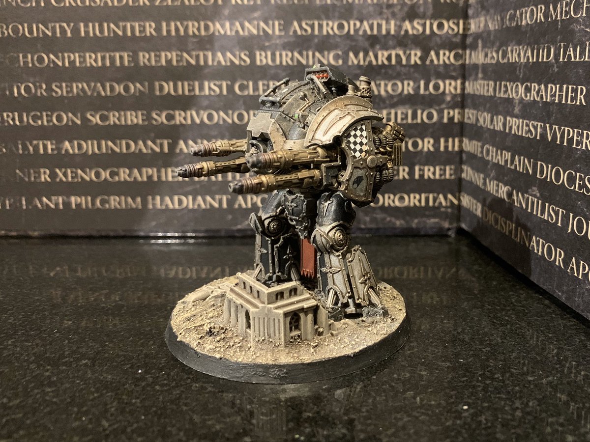 TheForgeofMars's tweet photo. Well I thought that it’s was only right that I added a #Porphyrion to my #HouseProconVI knights force. I’m really chuffed at how he has turned out after an evening of painting. #Warmongers #adeptustitanicus #imperialknights https://t.co/K4DWud7yG8
