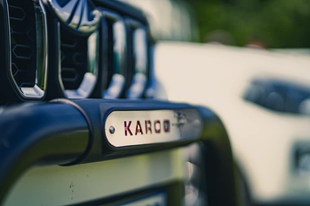 CarshopCoZa's tweet photo. .@CalvinFisher_ZA is on the ground getting to grips with the new @Mahindra_SA Pik Up, the flagship S11 Automatic specifically. What do you think? https://t.co/xvzcydtsB5