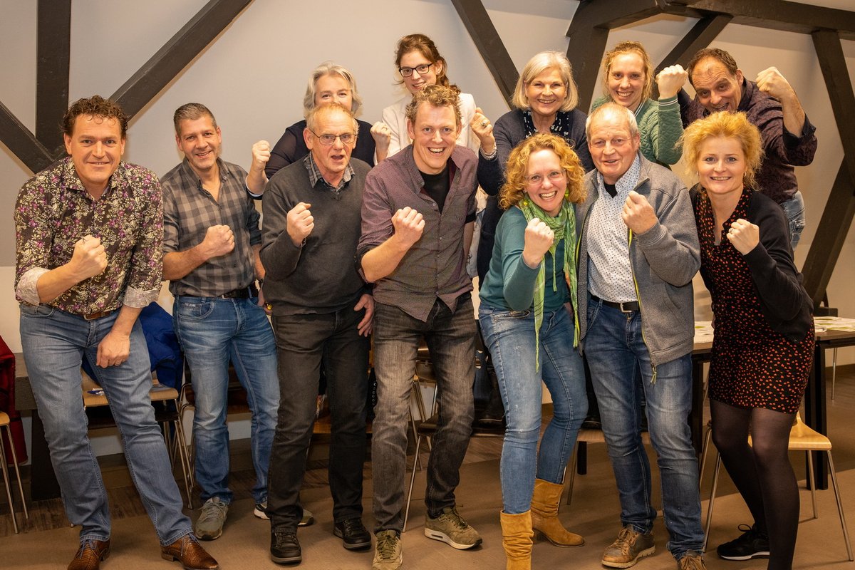 Hard gewerkt in de kerstvakantie om alles af te krijgen voor start Heeten Durft. #zinan #aandeslag. Gisteravond laatste puntjes op de 'i' besproken. Drukwerk, website, praatplaat: bijna klaar voor de start. Vanaf 1 maart kan wat ons betreft het hek van de dam hoor! #keepyouposted