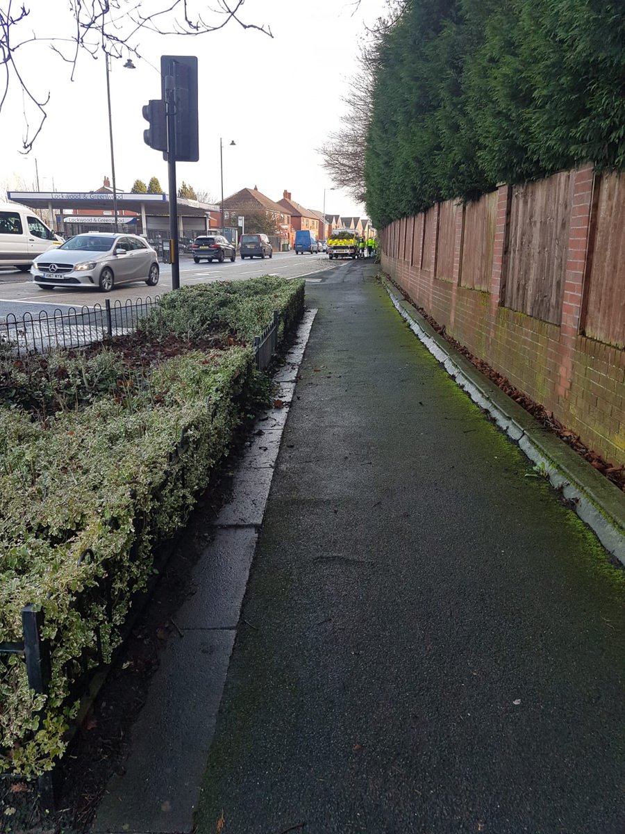 tmbc_places's tweet photo. TMBC Grounds Maintenance Staff tidying up paths in Audenshaw.
Keeping your paths safe and clean. https://t.co/7dMSdzs0M6