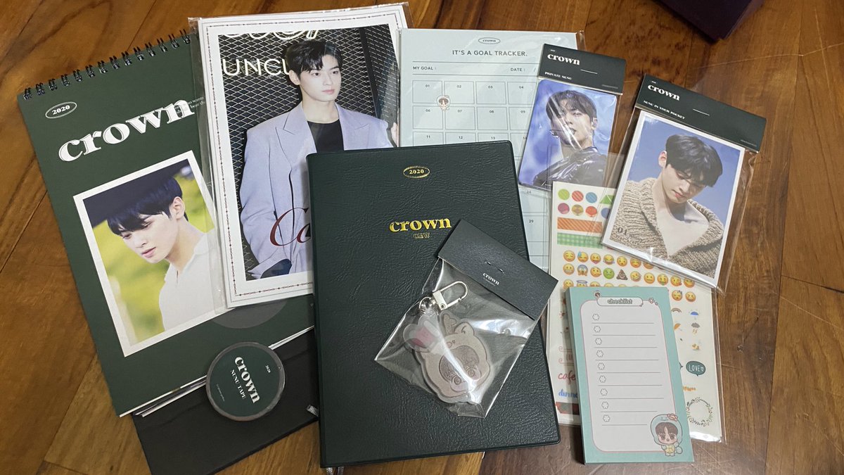 mari_noona's tweet image. Running home because of these babies! The things you do for love! 😍😍😍

Bin magnet! 😍😍😍

Thanks @hkaroha1 for helping me get these babies! 🥰🥰🥰

#ASTRO #SG2020 #twoversions #happiness #AROHA