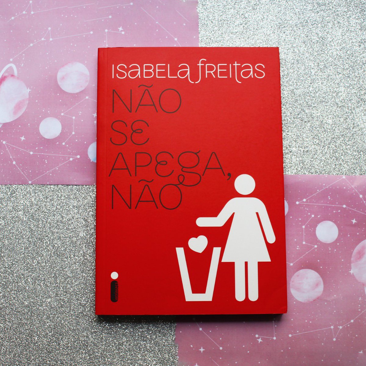 IsabelaaFreitas's tweet photo. Minha coleção de livros mais linda do mundo 😍❤️ https://t.co/XYljdUaf0V https://t.co/niO0nsbpBQ