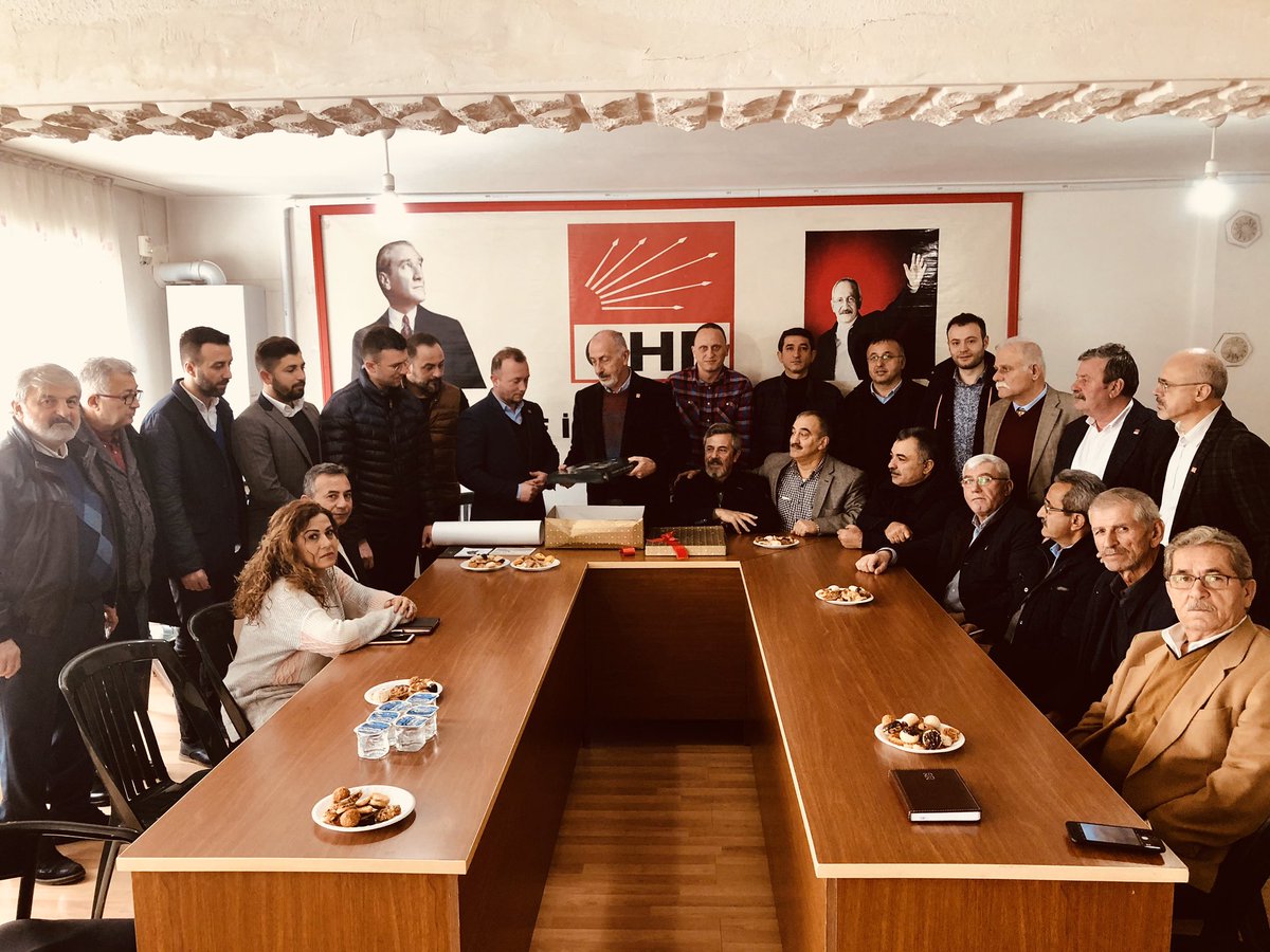 chpsamsunorgtr's tweet photo. #CHPTerme İlçemizi ziyaret ederek, İlçe Başkanı İbrahim Yavuz ve yönetim kurulu üyelerine başarı diledik. İstanbul Büyükşehir Belediye Başkanımız Ekrem İmamoğlu tarafından gönderilen Atatürk Takvimi be Eskimeyen İstanbul Kitabı takdim edildi.
#herkesiçinchp #chpçalışıyor https://t.co/A4z4thmmTp