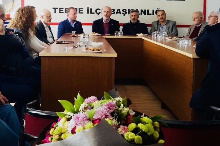 chpsamsunorgtr's tweet photo. #CHPTerme İlçemizi ziyaret ederek, İlçe Başkanı İbrahim Yavuz ve yönetim kurulu üyelerine başarı diledik. İstanbul Büyükşehir Belediye Başkanımız Ekrem İmamoğlu tarafından gönderilen Atatürk Takvimi be Eskimeyen İstanbul Kitabı takdim edildi.
#herkesiçinchp #chpçalışıyor https://t.co/A4z4thmmTp