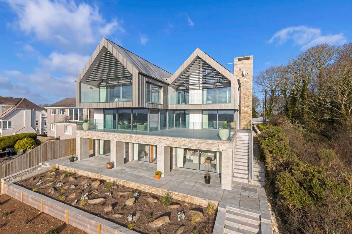 AspectWindows's tweet photo. #casestudy - A high-spec Salcombe home featuring @ReynaersLimited CP 130 LS sliding doors.

#lookatthatview #opencorner #letthelightin #glazedfront #aluminiumglazing #slidingdoors #windows #architecture

https://t.co/EdlYgEBpmw https://t.co/OuQlUieO0T