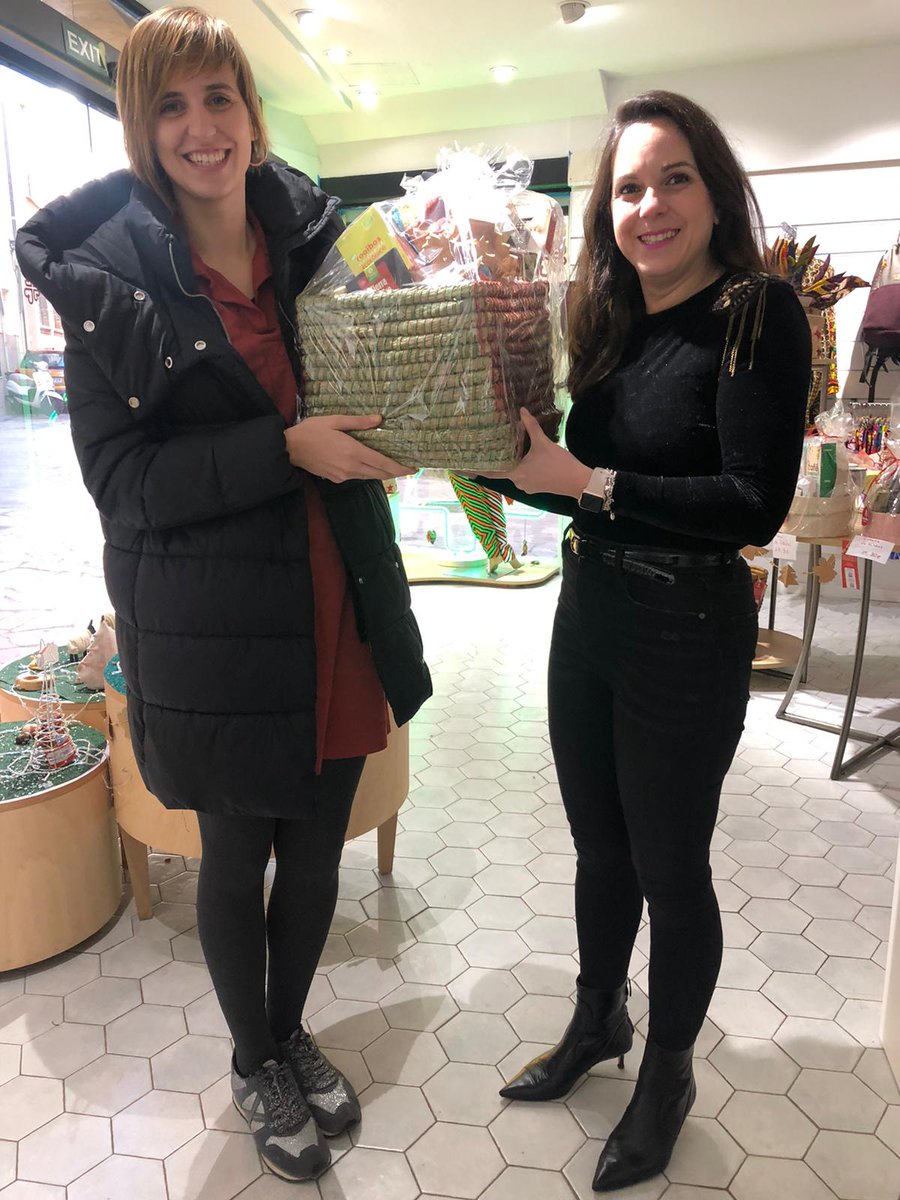 caritasmallorca's tweet photo. 6 dones són les guanyadores de les paneres de #ComerJust sortejades al Nadal a les botigues @caritasmallorca , paneres valorades en 100€ cadascuna. Els productes de #ComerçJust els podeu trobar tot l’any als espais del grup de #ComerçJust de les Illes. https://t.co/3DUQYVgVZQ