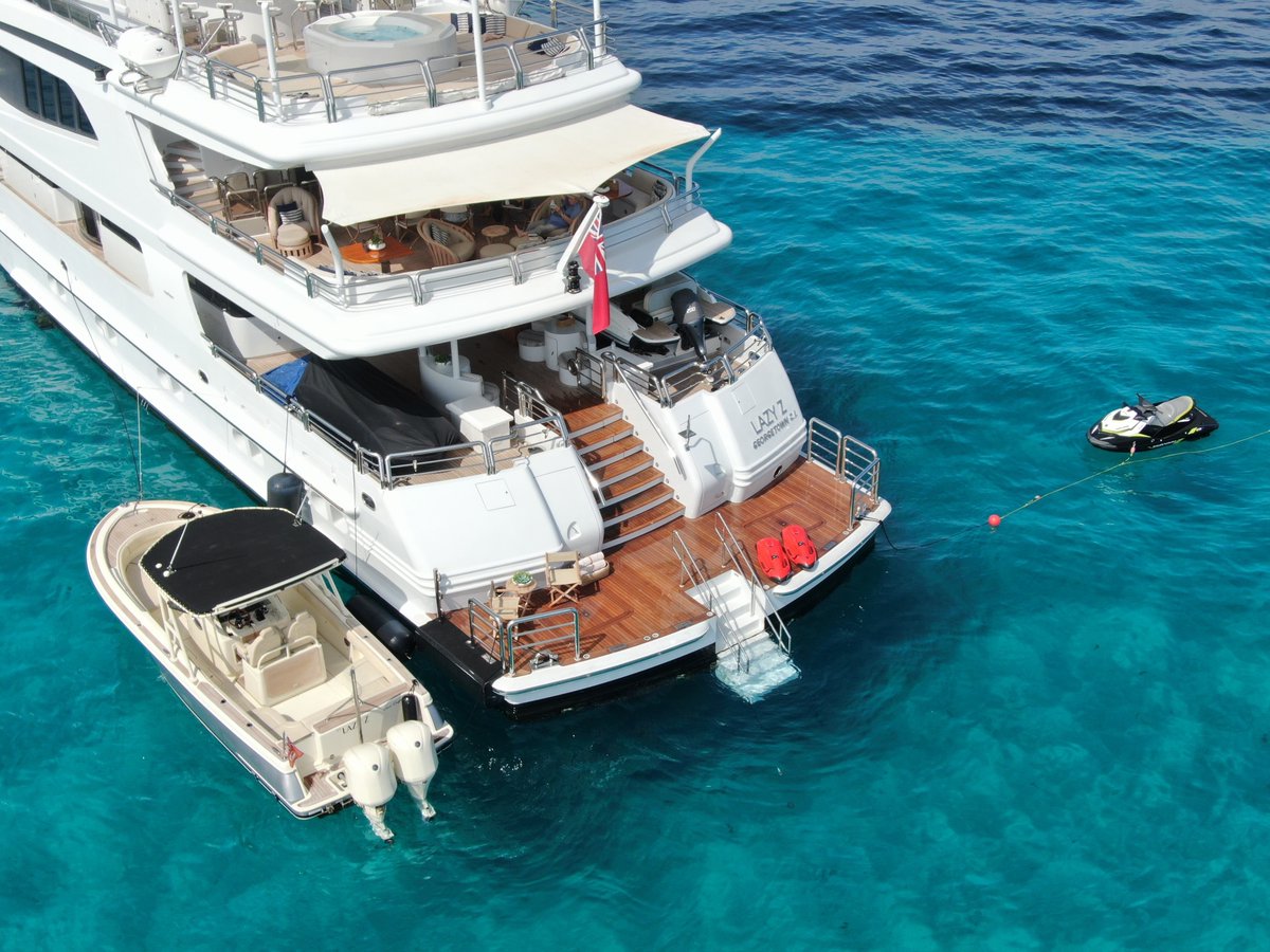 BurgessYachts's tweet photo. Two of our favourite #charter #superyachts - LAZY Z and MUCHOS MAS - have fantastic deals on for January and February charters in the #Bahamas and #Caribbean. Contact us today to find out more: https://t.co/D1ySjqTN8O #BurgessExperience https://t.co/zPwWanPydn