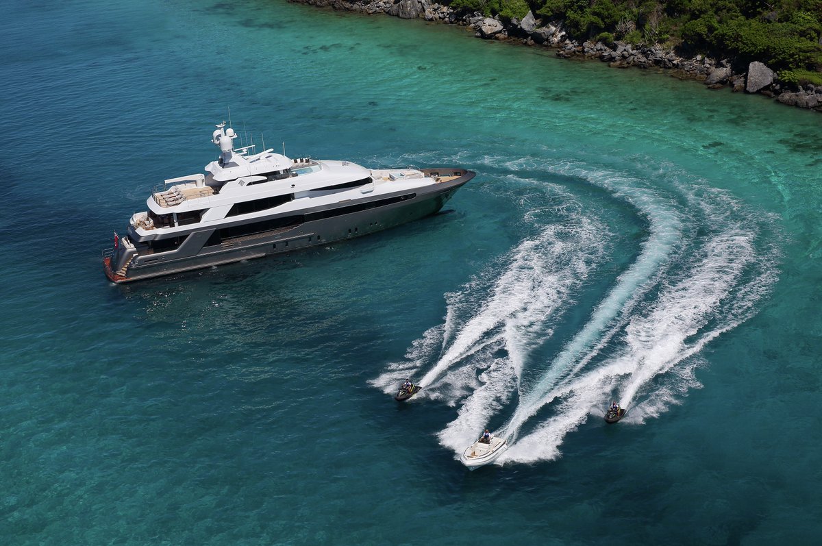 BurgessYachts's tweet photo. Two of our favourite #charter #superyachts - LAZY Z and MUCHOS MAS - have fantastic deals on for January and February charters in the #Bahamas and #Caribbean. Contact us today to find out more: https://t.co/D1ySjqTN8O #BurgessExperience https://t.co/zPwWanPydn