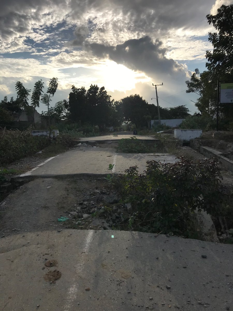 ShelterCluster's tweet photo. One of the #liquefaction sites after more than a year since the #Sulawesi #earthquake, #tsunami. 

The Shelter Sub-Cluster #Indonesia: @KemensosRI, @ifrc , @CatholicRelief, @Habitat_org, @save_children meet in Palu to plan for recovery &amp; outstanding needs. https://t.co/9uUHBUXCak