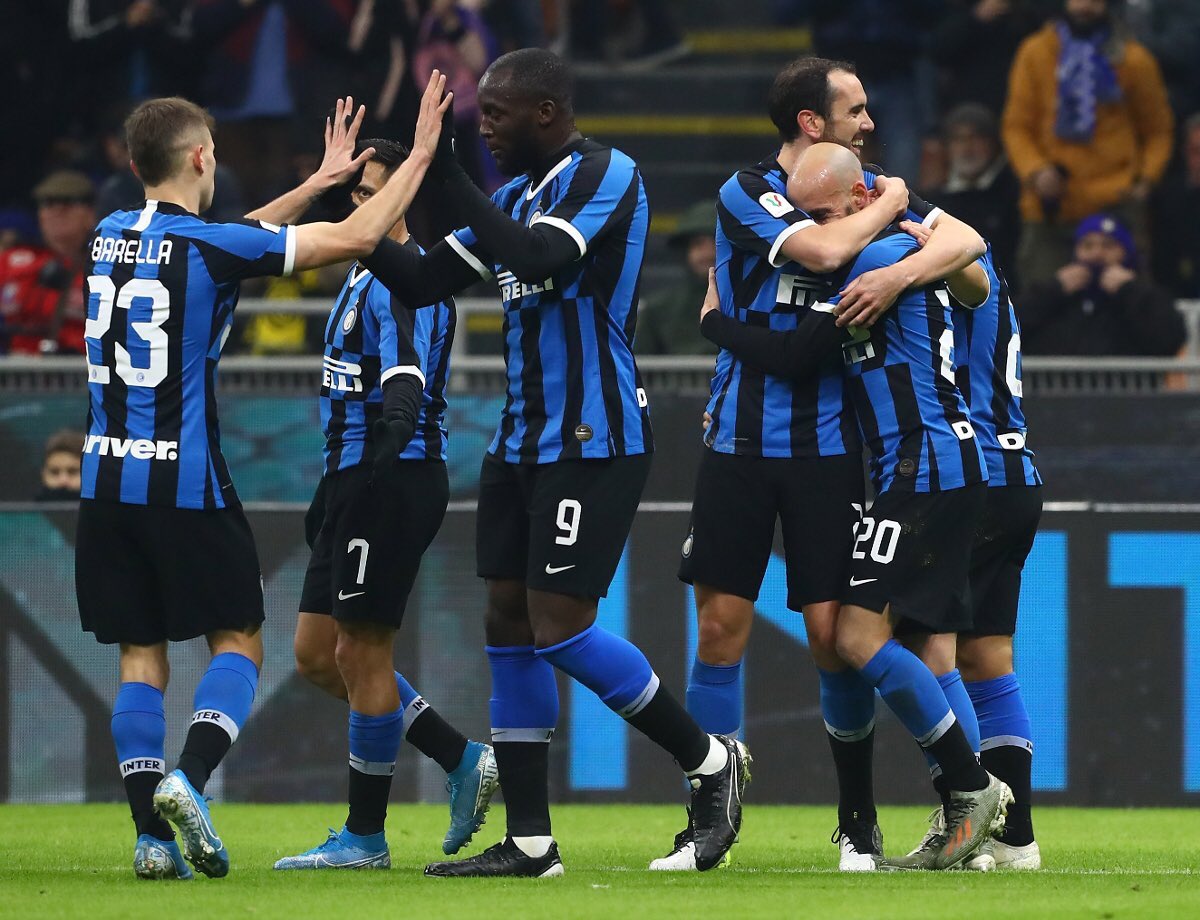 Интер 2011. Inter j. Inter j. Футболисты inter milan. Inter j.