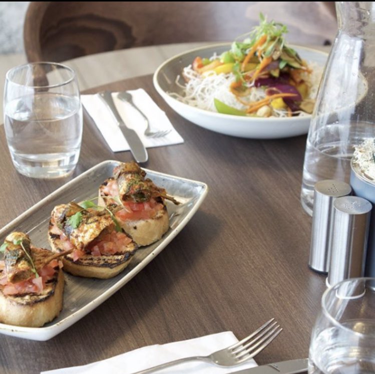 VisitTheQuays's tweet image. Treat yourself this weekend at @achotelmanchester with 50% off food at #SalfordQuays when you sign up to news and offers. Enjoy a variety of tapas dishes or try one of their freshly prepared pizzas. Sign up here bit.ly/35E4Usl
 
#VisittheQuays #ACMarriott