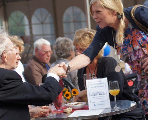 mijnbuurtje's tweet photo. In Nederland lopen al meer dan 500 betrokken buurtverbinders rond! Zij beheren hun eigen online platform waar inwoners elkaar en álles uit de buurt kunnen vinden. 

Deze aanpak zorgt aantoonbaar voor meer verbondenheid en betrokkenheid. #betrokkenbuurten 
https://t.co/1bydN53cmM https://t.co/MSZkJkQg31
